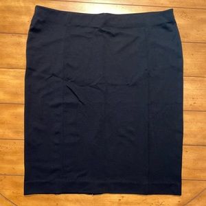 Black Ann Taylor pencil skirt size large. EUC. Soft stretchy flattering fabric
